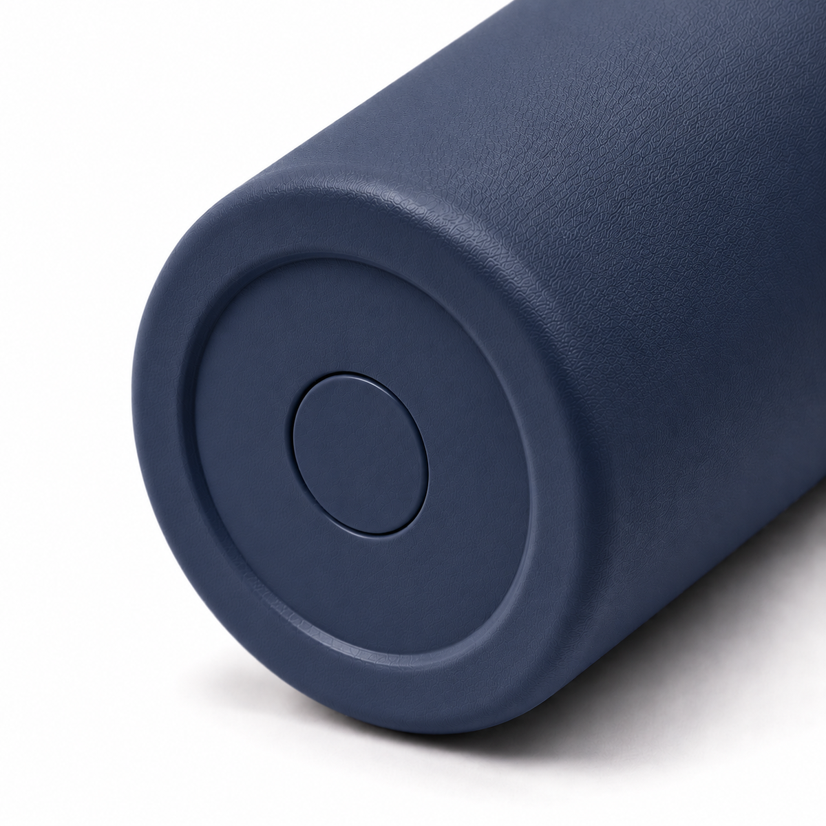 OWAW Nomade 32oz insulated water bottle in Matte Navy, base detail