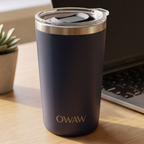 Gobelet isotherme à café OWAW Pause 20 oz (591 ml) Marine avec couvercle coulissant, vue de face
