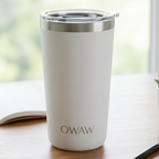 Gobelet isotherme à café OWAW Pause 20 oz (591 ml) Blanc avec couvercle coulissant, vue de face